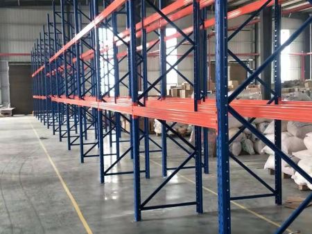 襄阳货架厂家分享一下：关于仓储货架产品的安装事项！